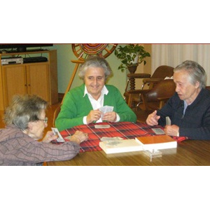 Lo pasamos bien jugando a las cartas.