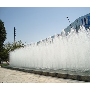 Surtidores que alegran y refrescan la ciudad.