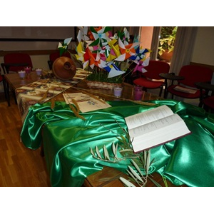 Adornos en la sala y trabajos realizados.