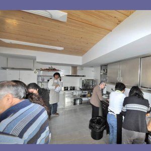 En la cocina todo el mundo trabaja.
