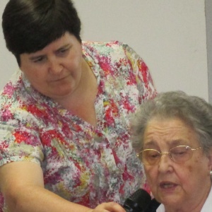 Elena, nuestra acompañante, con Isabel Merino
