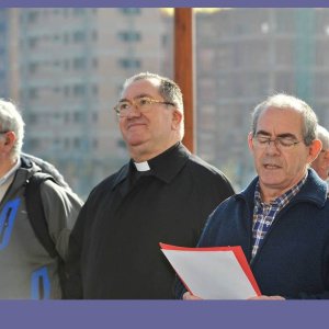 Mons. D. Miguel Asurmendi , obispo de la Diócesis y Santi, encargado del Proyecto.