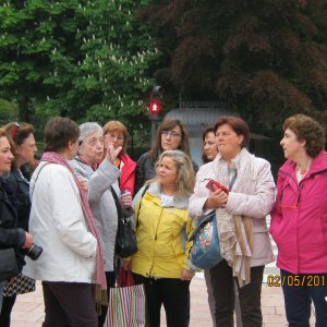 ¡qué raro Carmen explicando las bellezas de Oviedo !