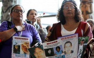 Mujeres de las Primeras Naciones reclamando justicia Mujeres de las Primeras Naciones reclamando justicia