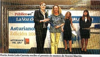 Recibiendo el premio de LA VOZ DE ASTURIAS Recibiendo el premio de LA VOZ DE ASTURIAS